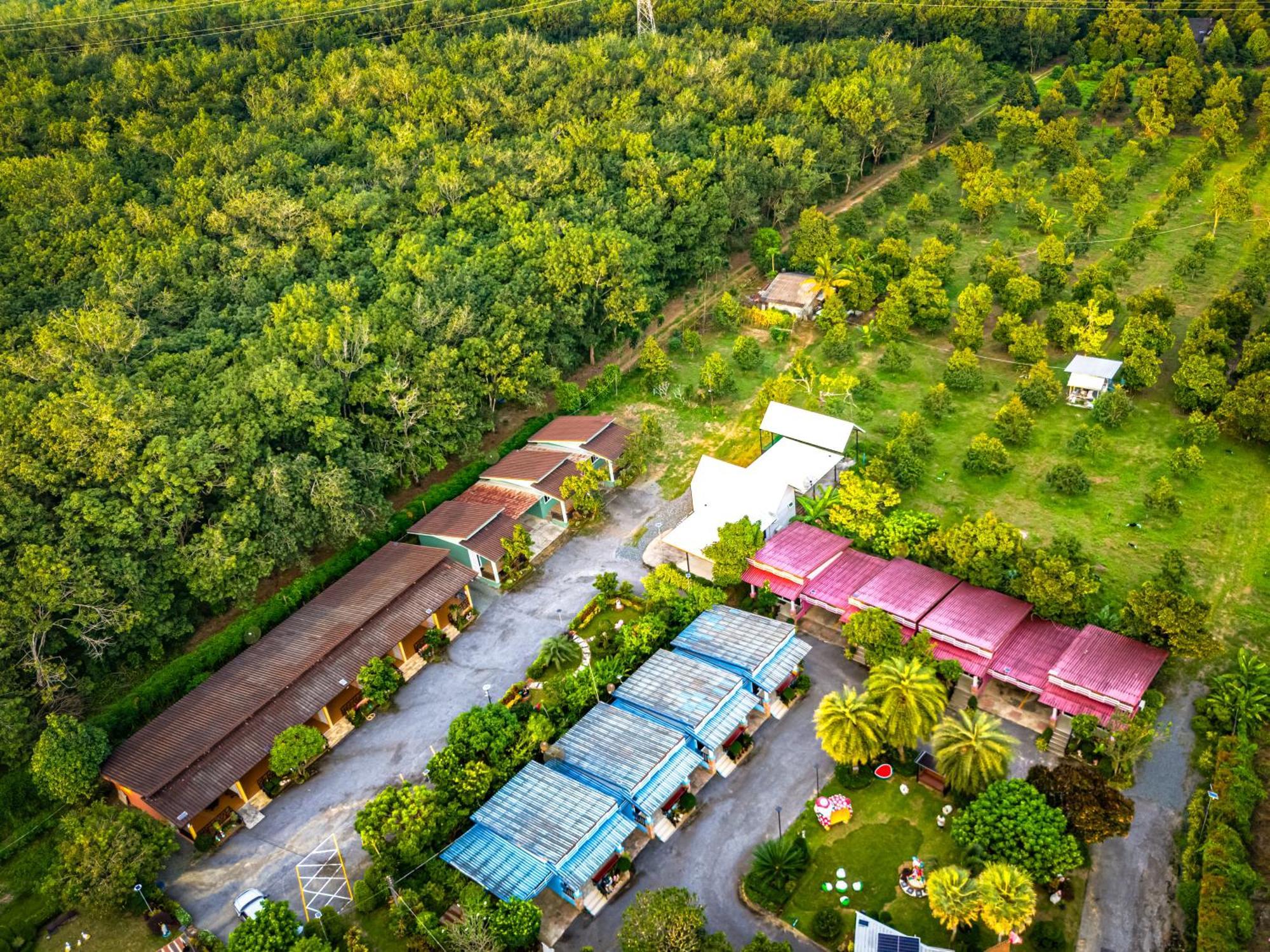 Отель Baan Suan Mee Tang Чантабури Экстерьер фото